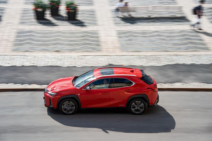  Lexus UX250h F-Sport 2018 года  (WW) (фото 25 из 46)